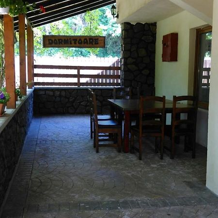 Pensiunea Trei Ponei Corbeni Exteriér fotografie