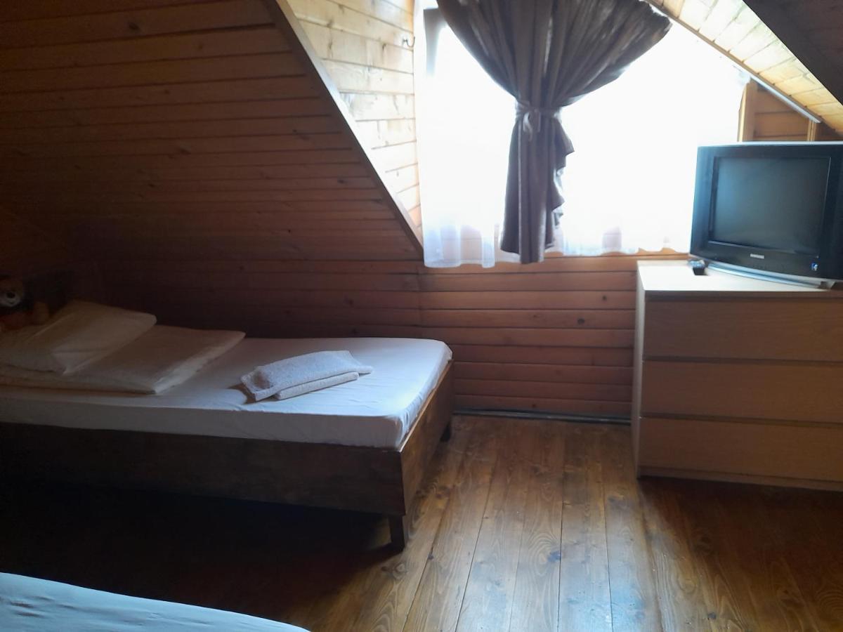 Pensiunea Trei Ponei Corbeni Exteriér fotografie