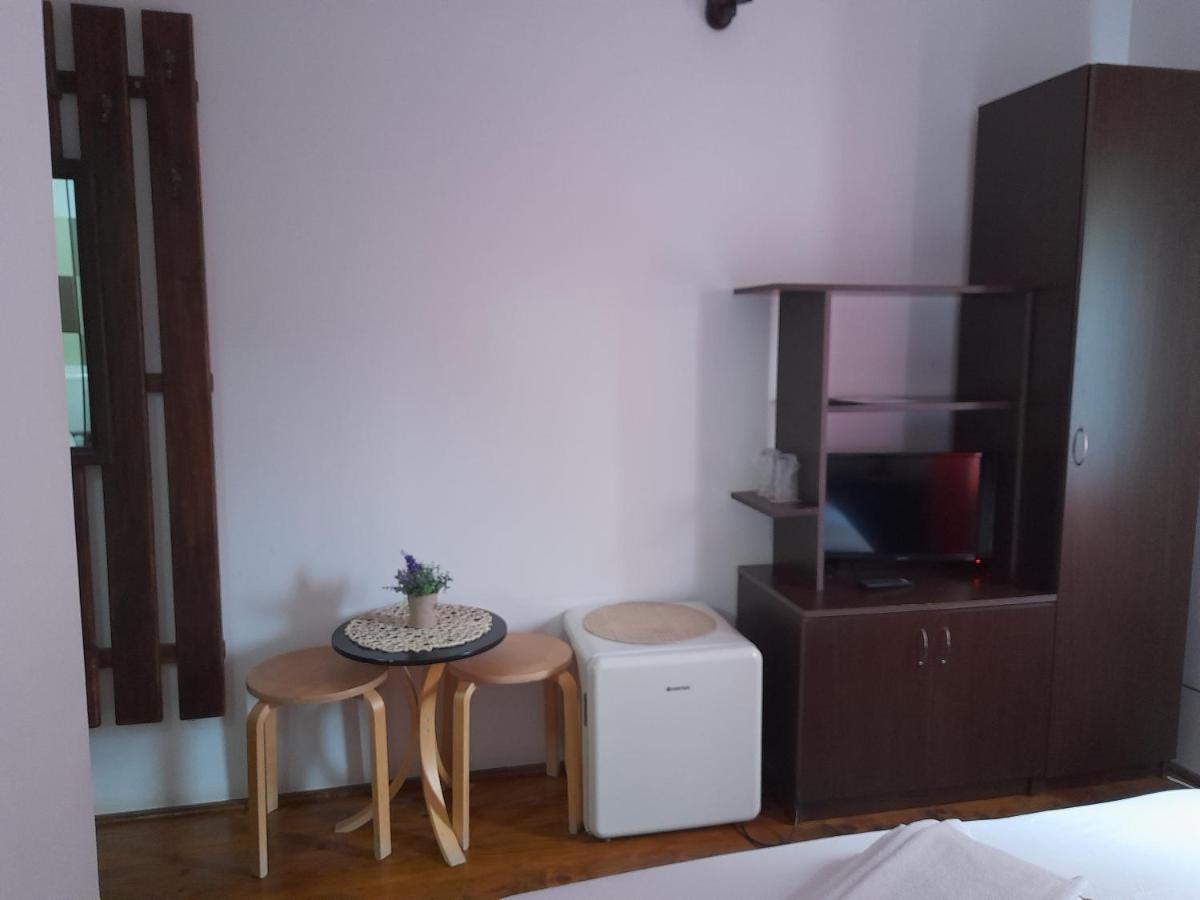 Pensiunea Trei Ponei Corbeni Exteriér fotografie