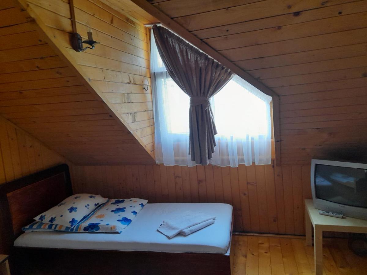 Pensiunea Trei Ponei Corbeni Exteriér fotografie