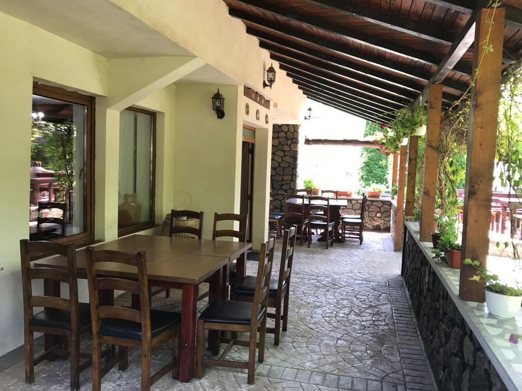 Pensiunea Trei Ponei Corbeni Exteriér fotografie
