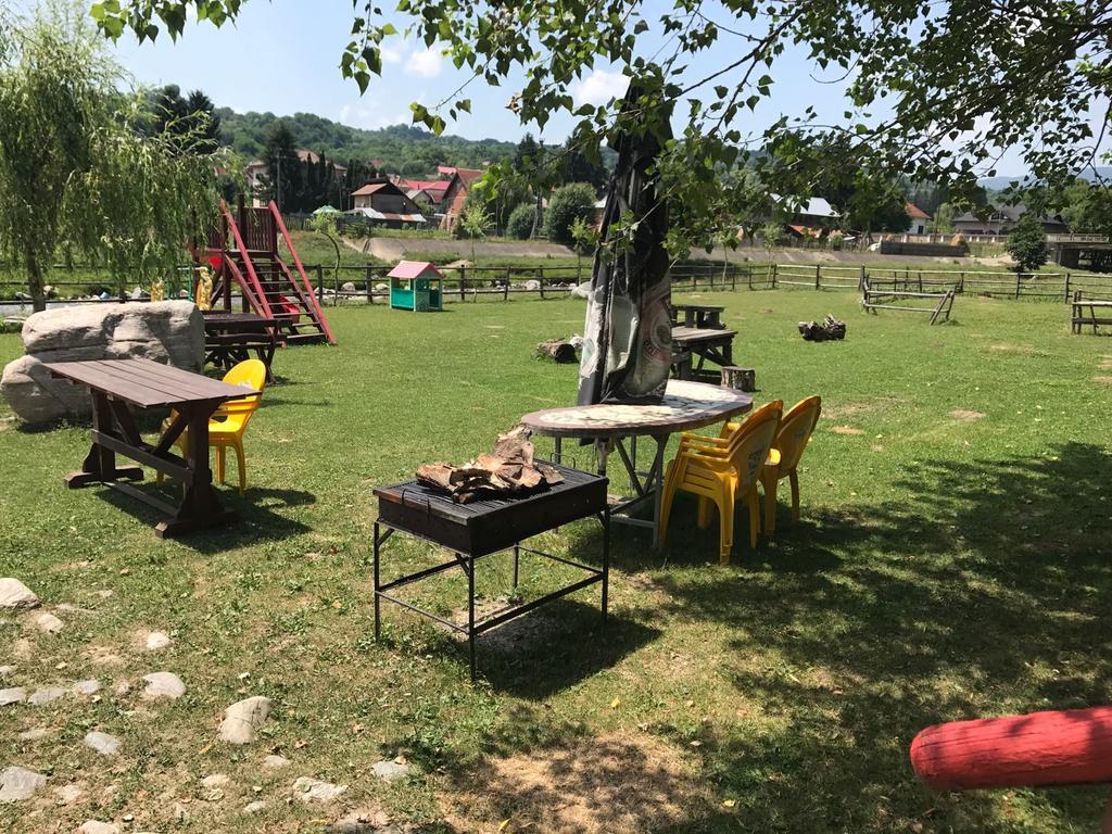 Pensiunea Trei Ponei Corbeni Exteriér fotografie
